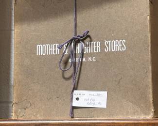 Vintage Mother & Daughter stores hat box