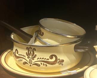 Vintage Pfaltzgraff metal pots and tray 