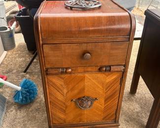vintage 1930s Art Deco nightstand / bedside cabinet with chevron/herringbone bookmatched pattern