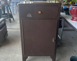 Metal cabinet