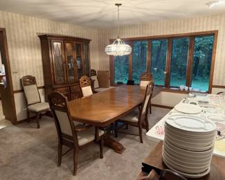 Oak Dining Room Furniture with Six Chairs