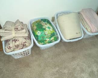 BLANKETS & COMFORTERS