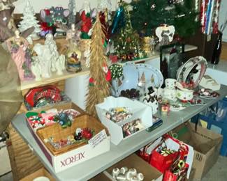 CHRISTMAS TABLE