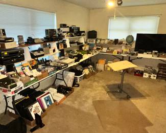 LOTS OF ELECTRONICS & VINTAGE COMPUTING!