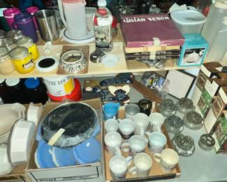 AM I SEEING MORE TUPPERWARE??
