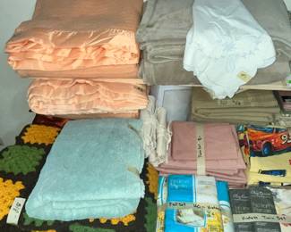BLANKETS & SHEET SETS