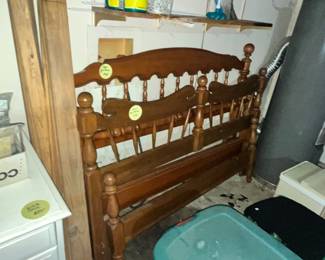 PAIR OF VINTAGE MAPLE BEDS