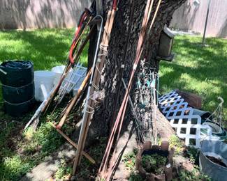 POLE SAWS, TOMATO CAGES