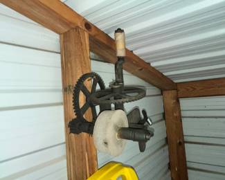 HAND GRINDER / SHARPENER