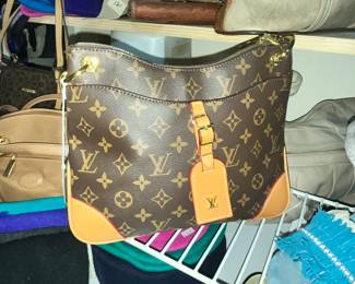 EXCELLENT "FAUX" LOUIS VUITTON PURSE!