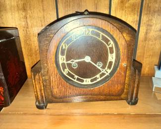 VINTAGE SMITHS - ENFIELD ART DECO MANTLE CLOCK (WORKING!)