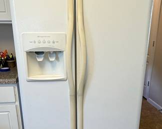 Frigidaire FRHT5BFEN2 Side-by-Side Refrigerator