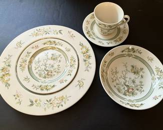 Royal Doulton Tonquin Fine China Dinnerware Set