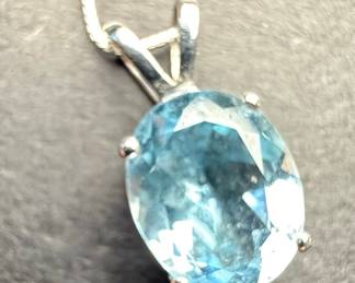 14k White Gold Blue Topaz Pendant Necklace