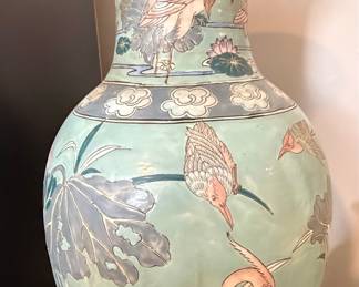 Vintage Dynasty by Heigill Handpainted Porcelain Vase Lamp - Made in Macau