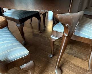 Queen Anne Style Mahogany Dining Table and Chairs Set