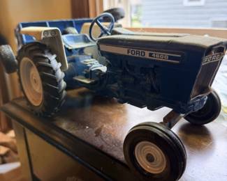Ford 4600 blue toy/model tractor.