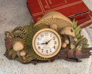 New Haven Quartz mushroom-and-butterfly novelty clock, 1970s cottagecore wall clock.