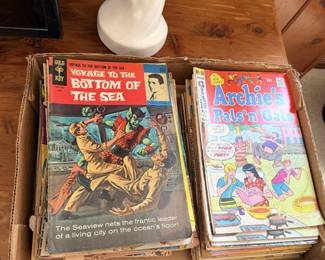 Vintage Cisco Kid comic books.