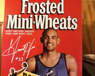 Kellogg's Frosted Mini-Wheats Grant Hill Rookie of the Year limited-edition cereal box, Detroit Pistons collectible.