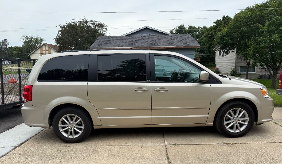 2013 DODGE GRAND CARAVAN FWD 114,000 MILES