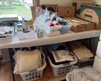 LOTS OF PAMPERED CHEF KITCHENWARE