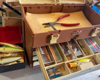 TACKLE BOX