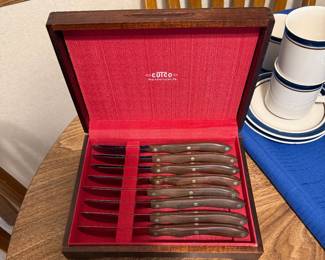 CUTCO STEAK KNIFE SET