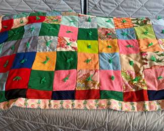 VINTAGE TIED QUILT