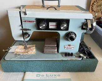 DE LUXE SEWING MACHINE MODEL SWM-1000