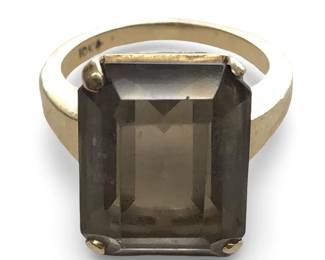 Remarkable 10KT Yellow Gold Smokey Quartz Ring