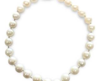 Charming 14Kt Yellow Gold Clasp Pearl Bracelet