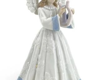 1990 Lladro Porcelain “Heavenly Melodies" Figure