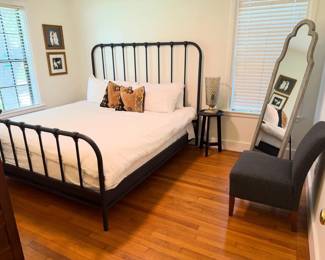 queen size iron bed