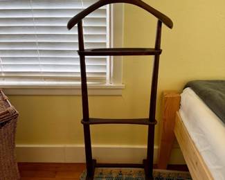 gentlemans Valet stand