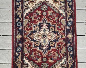 Traditional Oriental Rug Made In India By Safavieh With A Central Floral Medallion.