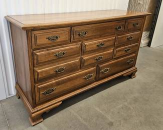  Colonial Or Early American Solid Rock Maple Dresser By Sprague & Carleton Based In Keene, NH