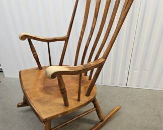  Solid Wood Rocking Chair With Arms