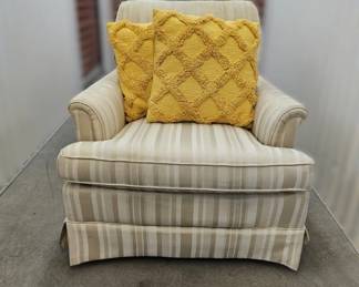 Nice Striped Upholstered Chair In Neutral Cream/taupe Colors. In Good Condition