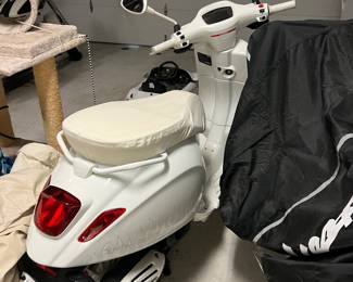 Pair of Vespa’s from Justin Bieber’s tour