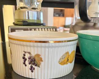 Porcelain Royal Worcester souflee bowl
