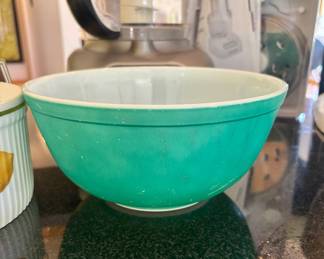 Vintage Pyrex bowl