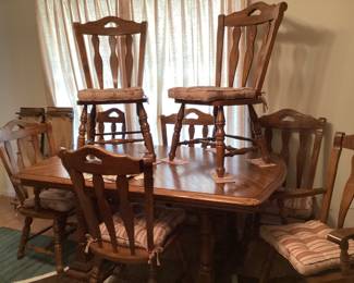 Table has 2 leaves and 8 chairs $300