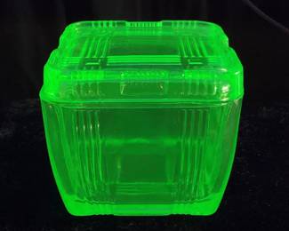 HAZEL ATLAS CRISSCROSS URANIUM GLASS LIDDED REFRIGERATOR DISH
