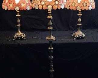 SET OF 3 VTG. TIFFANY STYLE PINK & IVORY CAPIZ SHELL LAMPS, BRONZE BASE, 2 TABLE LAMPS & 1 FLOOR LAMP LAMPS ARE IN GOOD WORKING CONDITION NO SHIPPING PICKUP ONLY