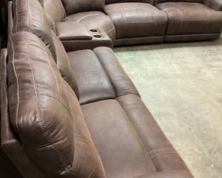 BADCOCK BROWN RECLINING 6-PIECE SECTIONAL SOFA, CENTER CONSOLE w CUPHOLDERS, NAILHEAD TRIM MINOR STAINS/DISCOLORATION NO SHIPPING PICKUP ONLY