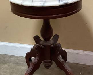 VICTORIAN STYLE MARBLE TOP SMALL PARLOR TABLE NO SHIPPING PICKUP ONLY