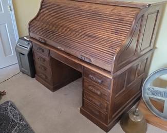 Roll top desk