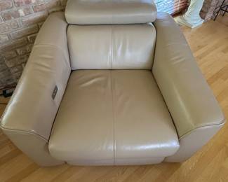 4 of these…recline incrementally to completely flat