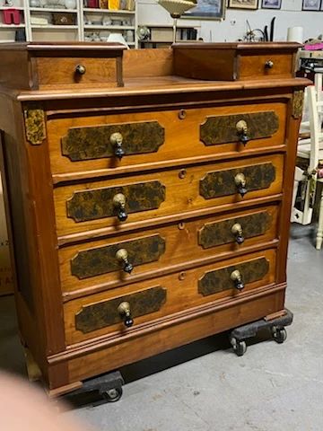 VICTORIAN CHEST